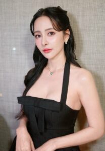 Prisana-Sritachote-030-Stunning