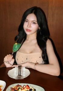 Hathaithip-Songkiti-018-Attractive