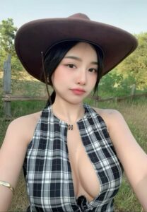 Papoy-Kuanpradit-026-Elegant