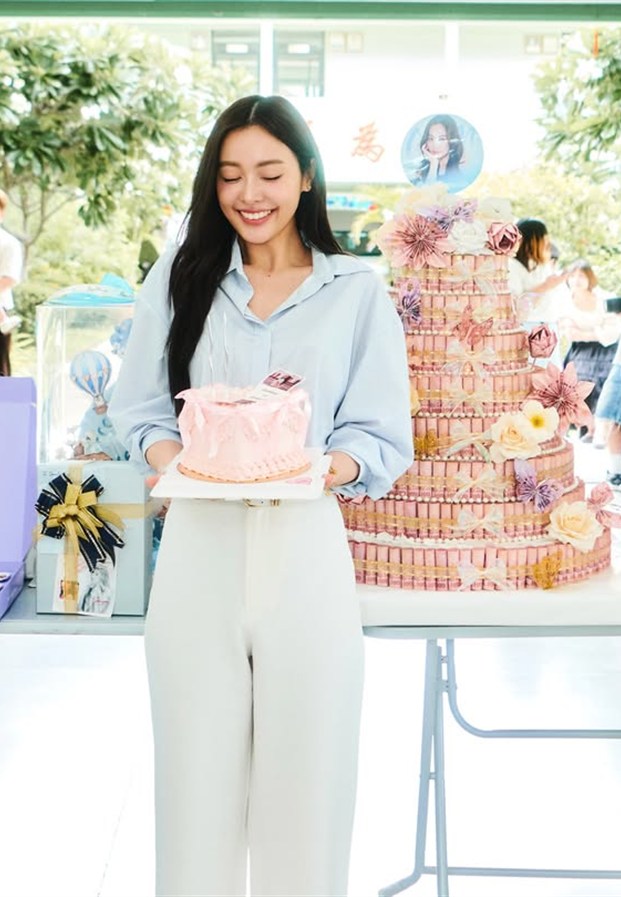 Aoom Isaya ลุควันเกิดอบอุ่น