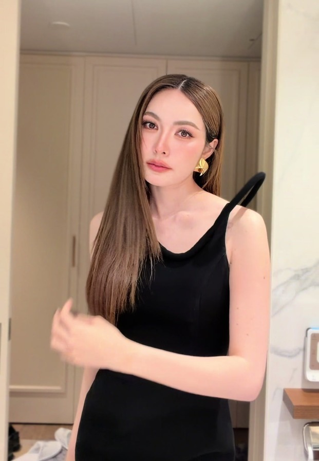 ช่องทางติดตาม Charlotte Austin บน Instagram ทางการ