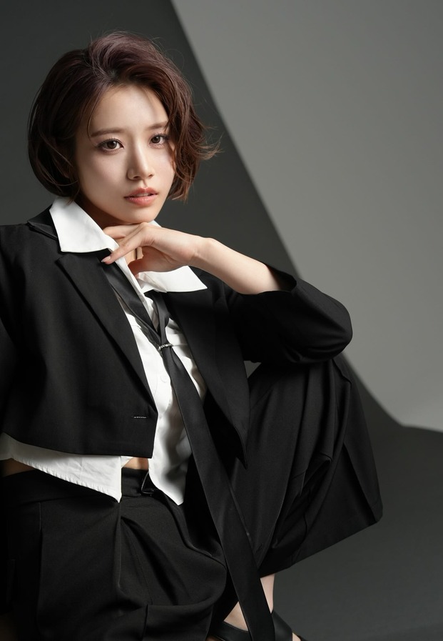 Saika Kawakita ภาพถ่ายแฟชั่นในลุคสดใสเป็นธรรมชาติ