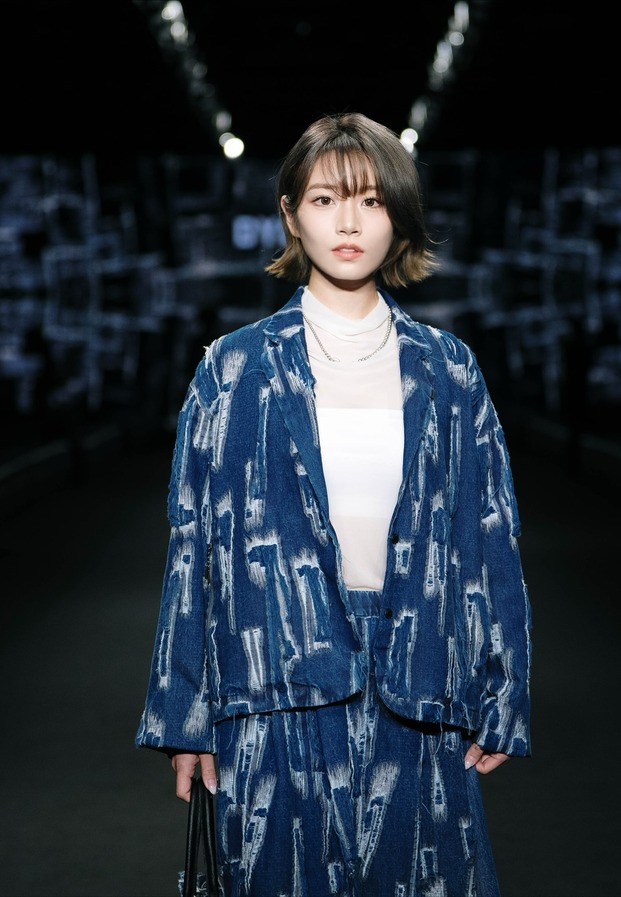 Saika Kawakita ภาพเดี่ยวสะท้อนความมั่นใจและรอยยิ้ม
