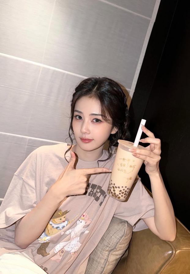 ช่องทางติดตาม Bai Lu บน Instagram ทางการ
