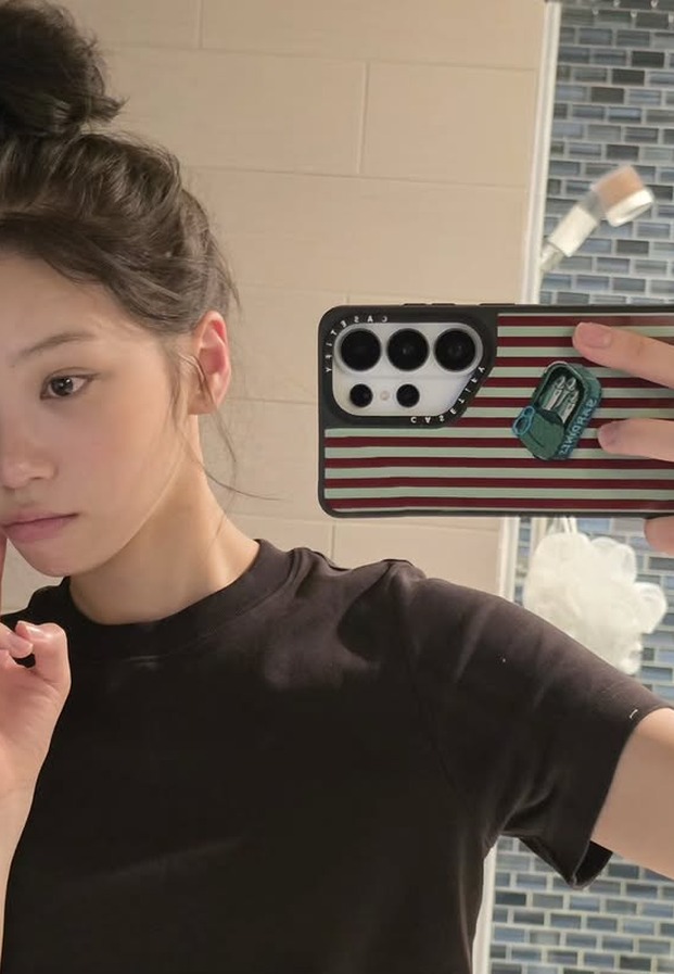Kim Chaewon ลุคแฟชั่นและเสน่ห์เฉพาะตัว