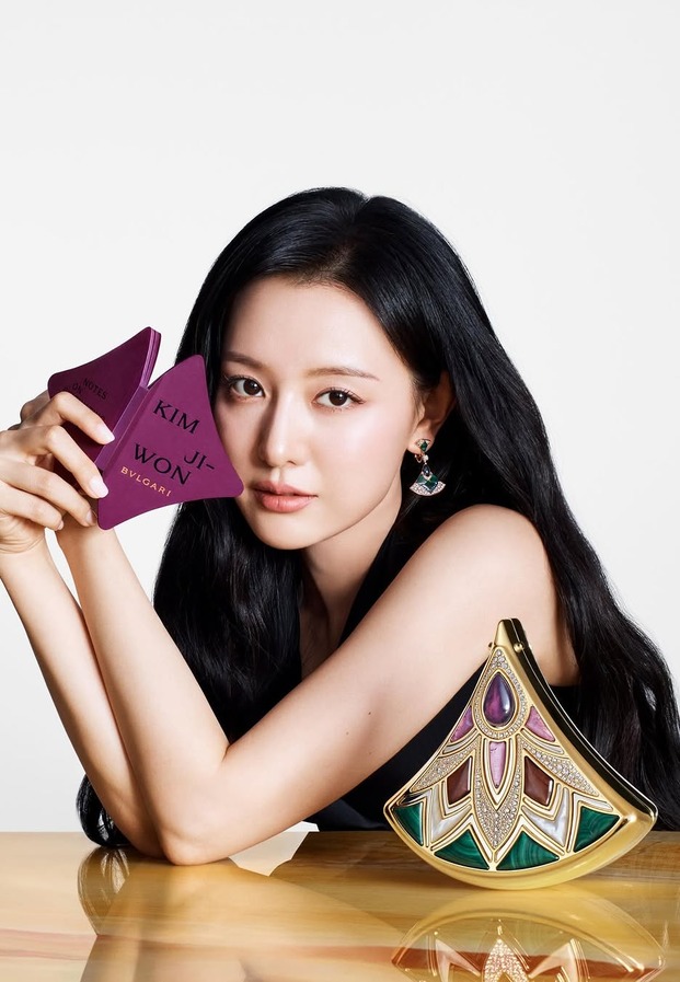 Kim Ji-won ลุคแฟชั่นและเสน่ห์เฉพาะตัว
